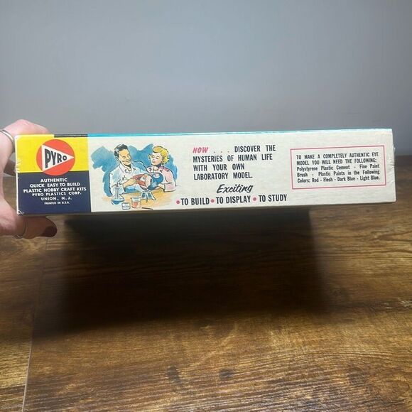 NEW Vintage Pyro HUMAN EYE Model Kit 4X Normal Size Plastic Model Kit S 371-300 - Picture 3 of 6